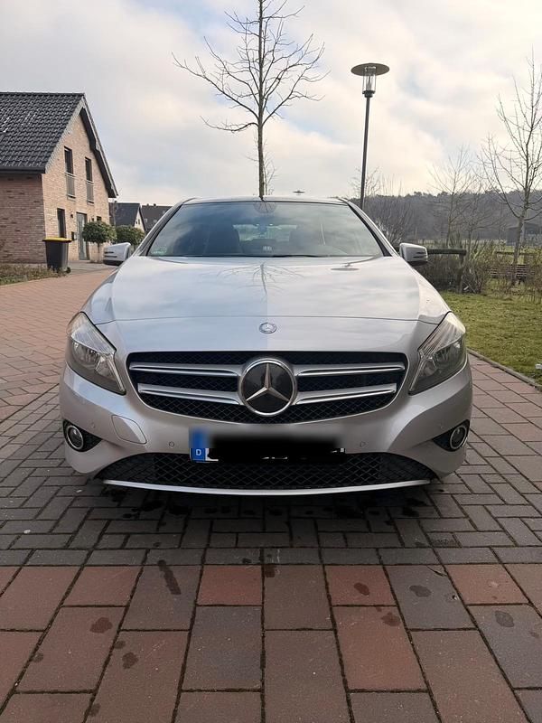 Gebraucht Mercedes A200 156 PS (114 kW) 2012 Silber Kleinwagen