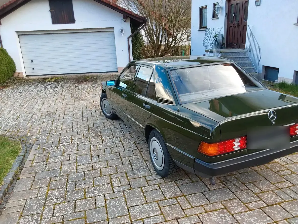 Gebraucht Mercedes 190 72 PS (52 kW) 1985 Grün Limousine
