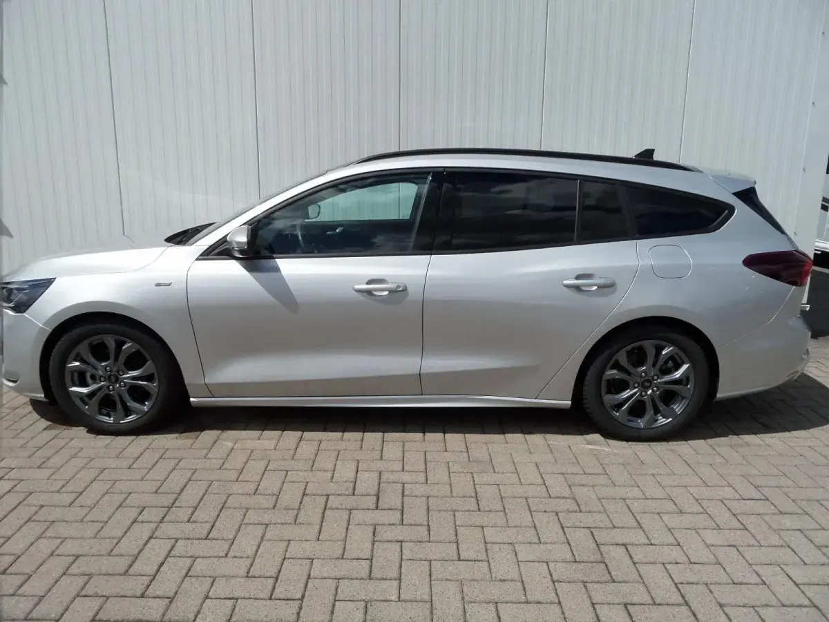 Gebraucht Ford Focus ST-Line X 155 PS (114 kW) 2024 Silber metallic