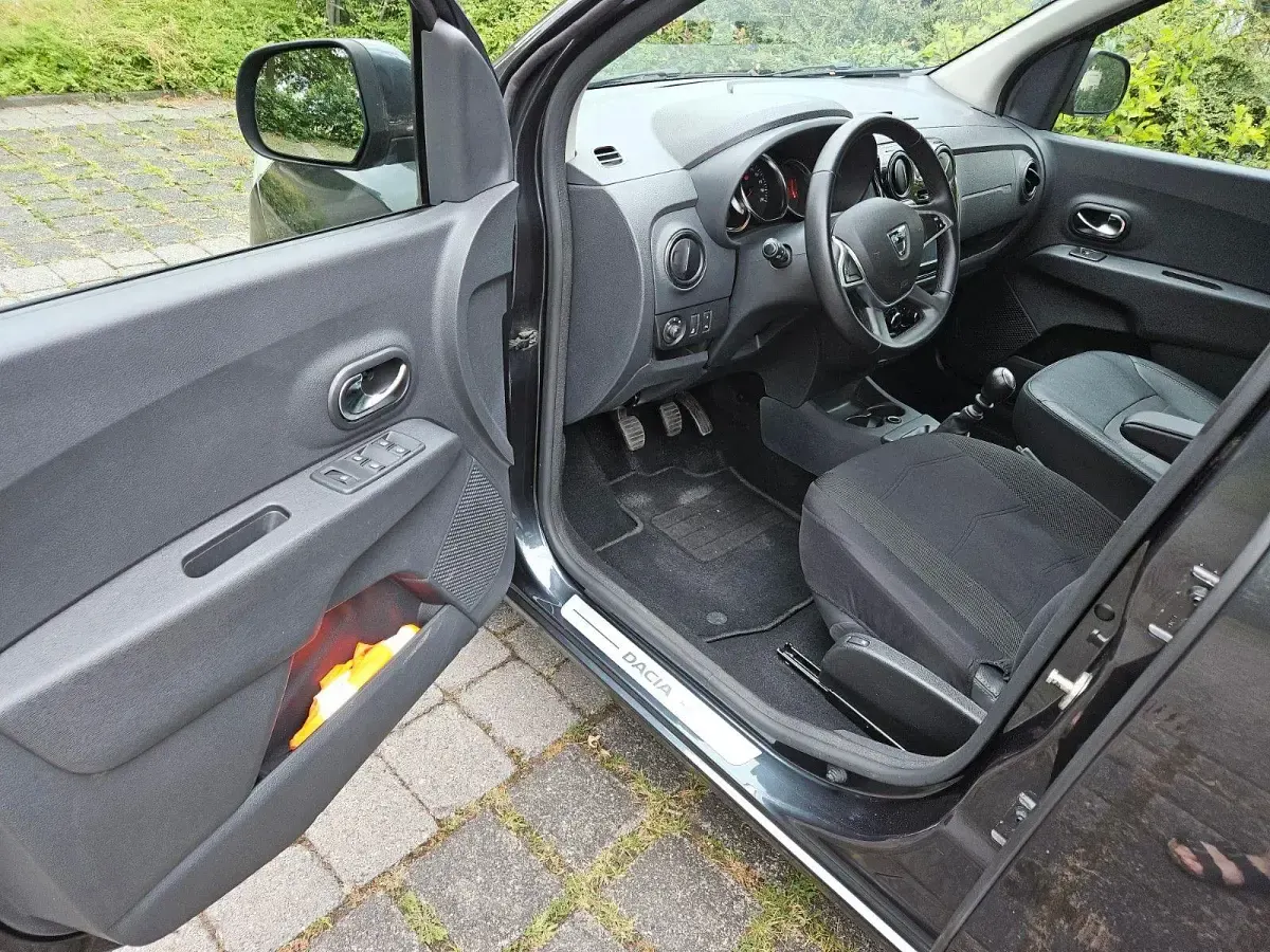 Gebraucht Dacia Lodgy 109 PS (80 kW) 2018 Grau Van / Kleinbus