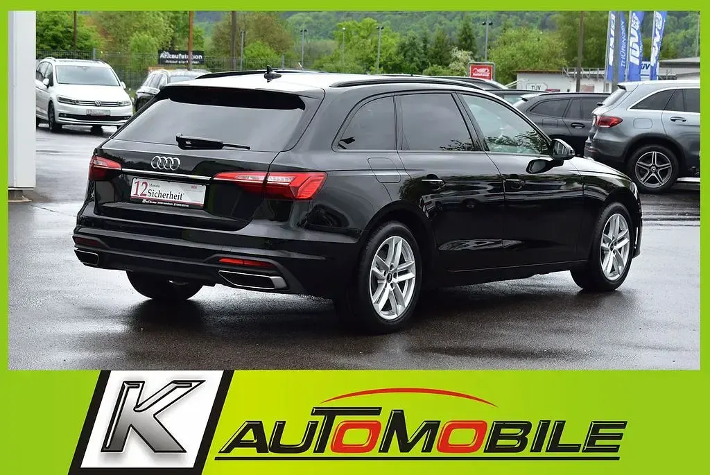 Używany Audi A4 S-Line 163 KM (119 kW) 2021 Czarny Kombi