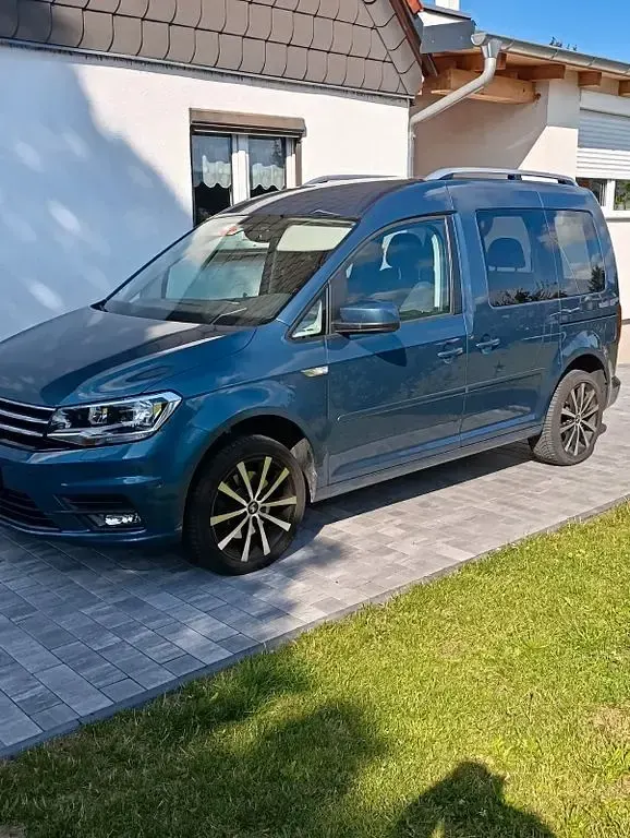 Gebraucht VW Caddy Comfortline 150 PS (110 kW) 2017 Grün Van / Kleinbus