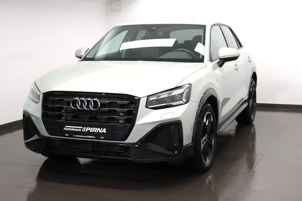 Gebraucht Audi Q2 S-Line 150 PS (110 kW) 2025 Silber SUV