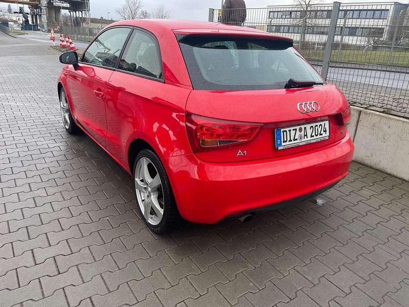 Gebraucht Audi A1 Attraction 90 PS (66 kW) 2012 Rot Kleinwagen