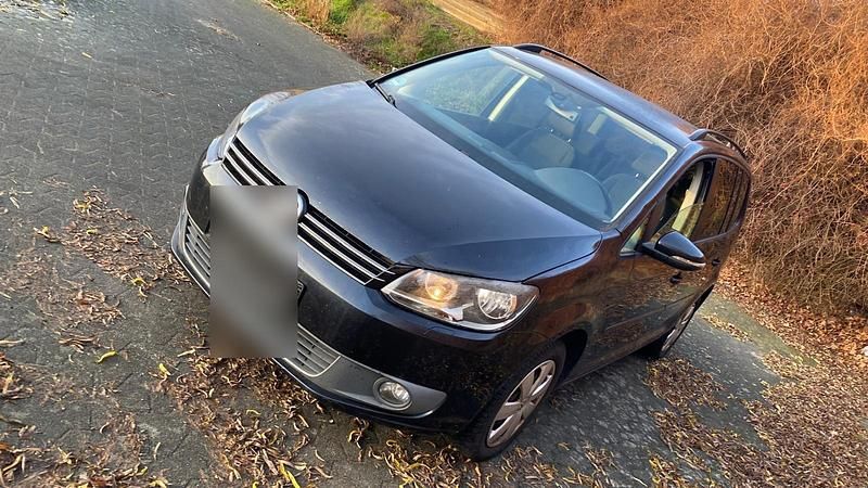 Schwarz Gebraucht 2011 VW Touran Van / Kleinbus | 2.900 € (Etwas zu teuer) - Bild 1/4