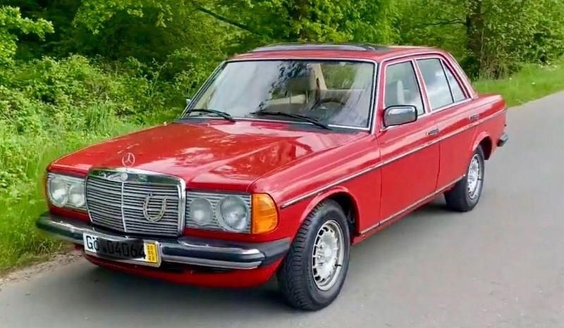 Rot Gebraucht 1977 Mercedes 220 Limousine | 10.900 € - Bild 1/4