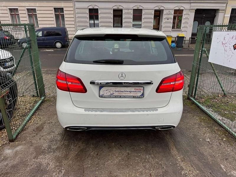 Gebraucht Mercedes B180 109 PS (80 kW) 2016 Calcitweiss  unilack Van / Kleinbus