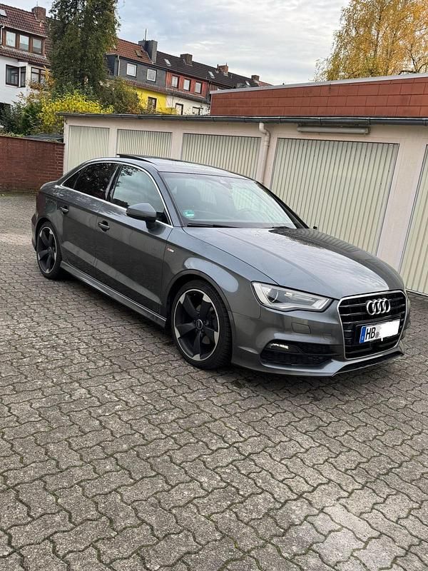 Grau Gebraucht 2014 Audi A3 S-Line Limousine | 16.500 € (Teuer) - Bild 1/4