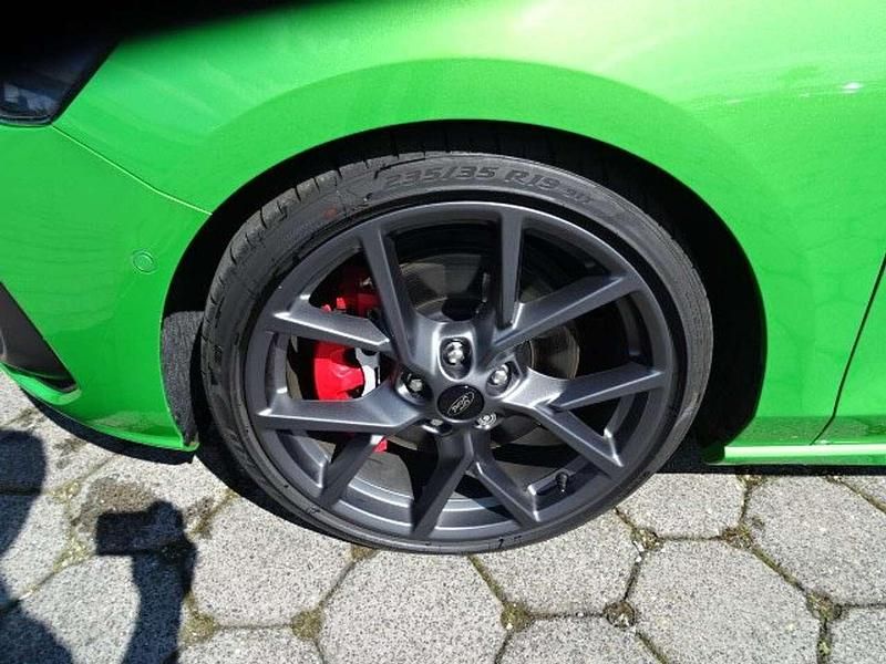 Neu Ford Focus ST 280 PS (205 kW) 2025 Mean green Kleinwagen