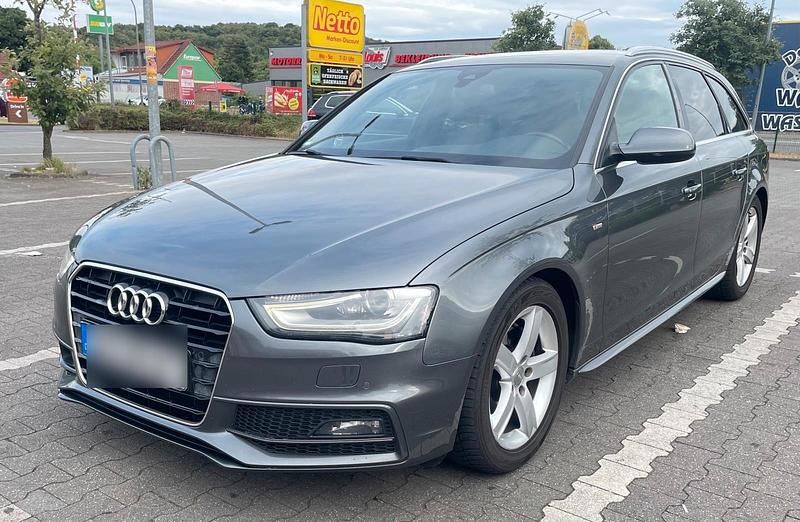 Grau Gebraucht 2015 Audi A4 S-line plus Kombi | 10.000 € (Fairer Preis) - Bild 1/4
