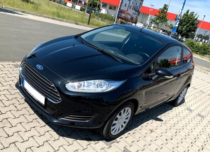 Schwarz Gebraucht 2016 Ford Fiesta Trend Kleinwagen | 8.790 € - Bild 1/4