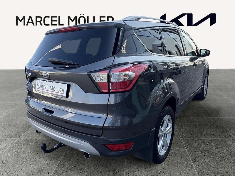 Gebraucht Ford Kuga Titanium 150 PS (110 kW) 2019 Grau SUV