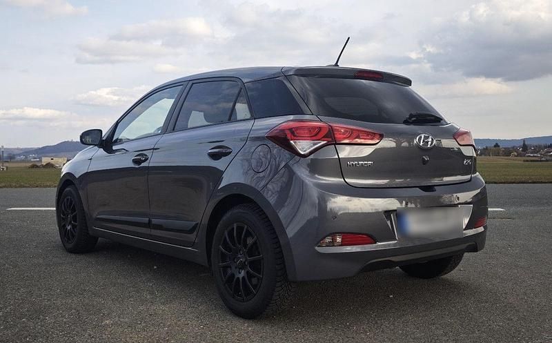 Gebraucht Hyundai i20 YES! 84 PS (61 kW) 2017 Grau Kleinwagen