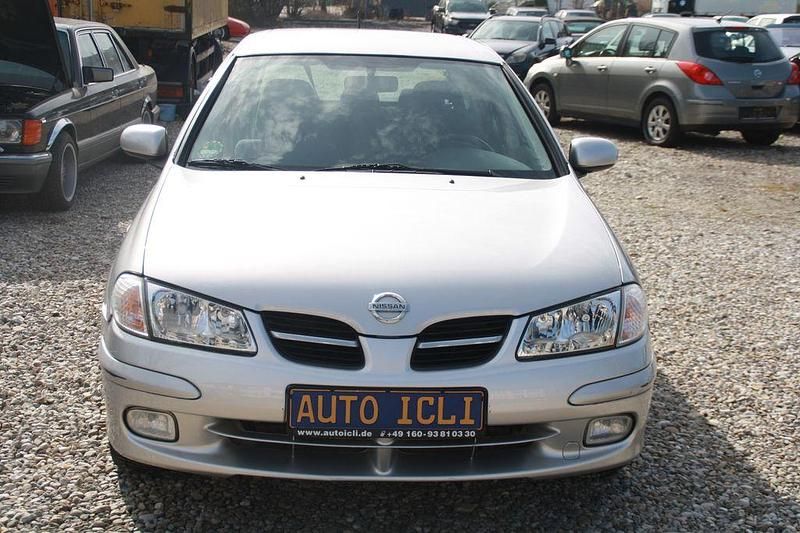 Gebraucht Nissan Almera 114 PS (83 kW) 2000 Silber Limousine