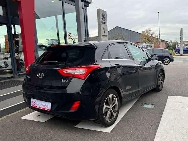 Gebraucht Hyundai i30 Passion 101 PS (74 kW) 2016 Schwarz Kleinwagen