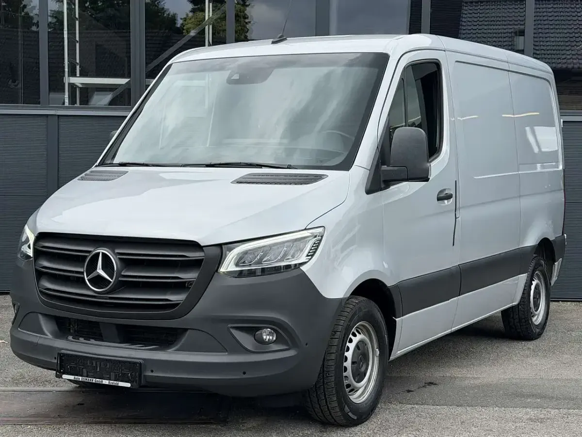 Gebraucht Mercedes Sprinter 170 PS (125 kW) 2022 Lackfarbe iridiumsilber mb 977 Van