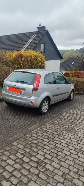 Gebraucht Ford Fiesta Style 60 PS (44 kW) 2007 Silber Kleinwagen