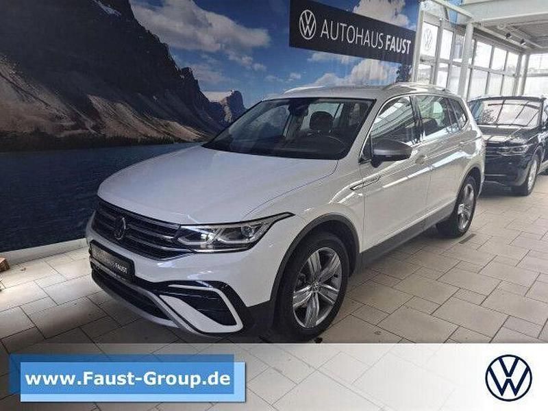 Weiß Gebraucht 2022 VW Tiguan Allspace Elegance SUV | 36.950 € (Fairer Preis) - Bild 1/4