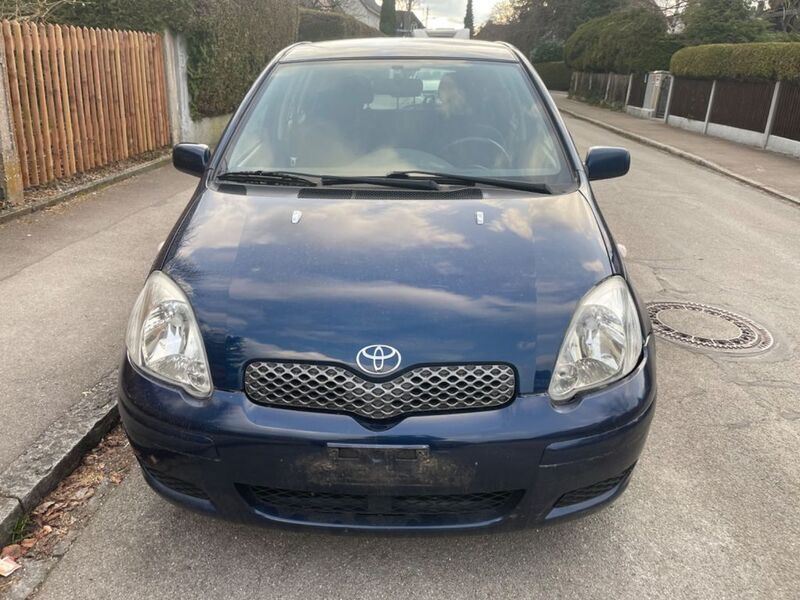 Blau Gebraucht 2005 Toyota Yaris Edition Limousine | 1.000 € (Superpreis) - Bild 1/4