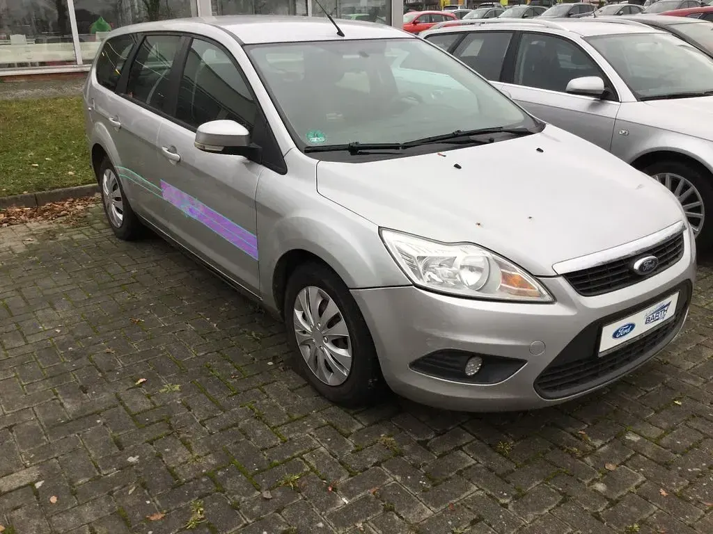 Używany Ford Focus Style 125 KM (91 kW) 2009 Srebrny Sedan/Limuzyna