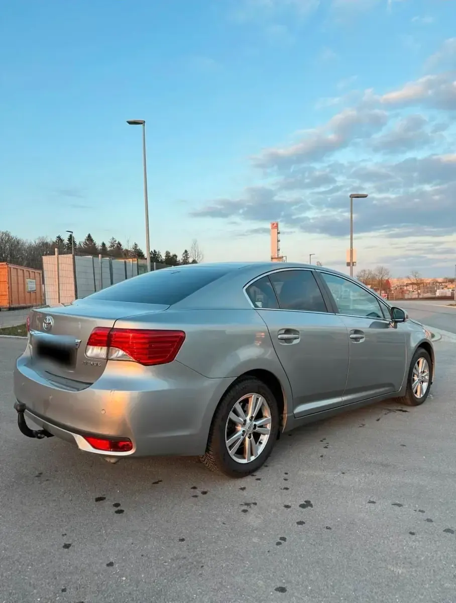 Gebraucht Toyota Avensis T2 124 PS (91 kW) 2012 Grau Limousine