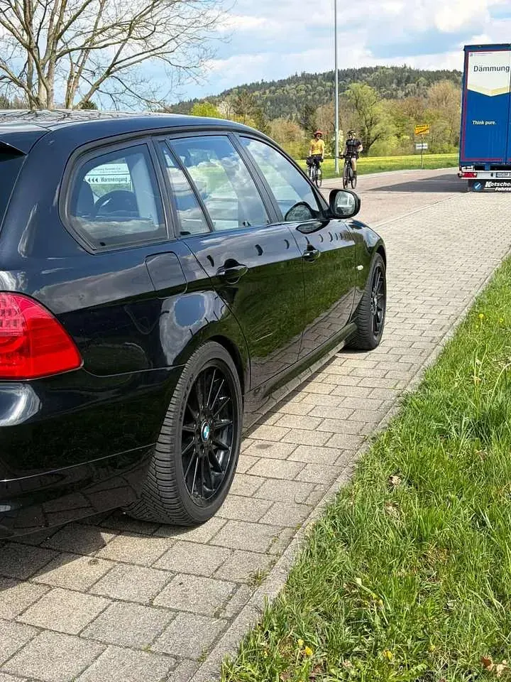 Gebraucht BMW 318 Basis 143 PS (105 kW) 2009 Schwarz Kombi