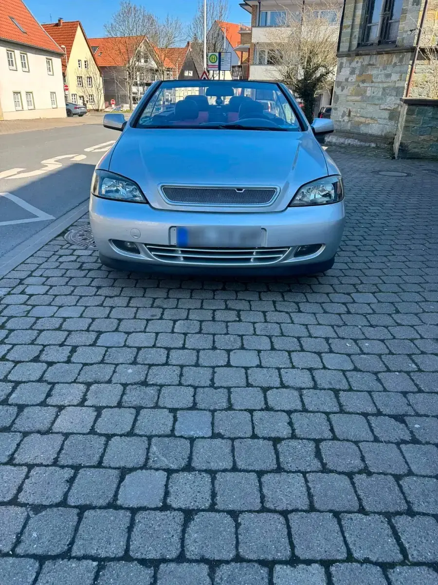 Używany Opel Astra Cabriolet 125 KM (91 kW) 2005 Srebrny Kabriolet