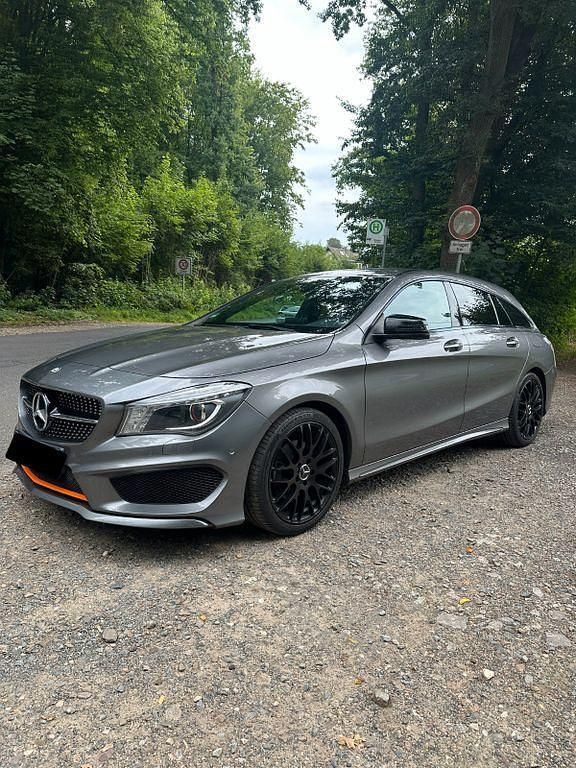 Grau Gebraucht 2015 Mercedes CLA200 Shooting Brake AMG line Kombi | 15.800 € (Fairer Preis) - Bild 1/4