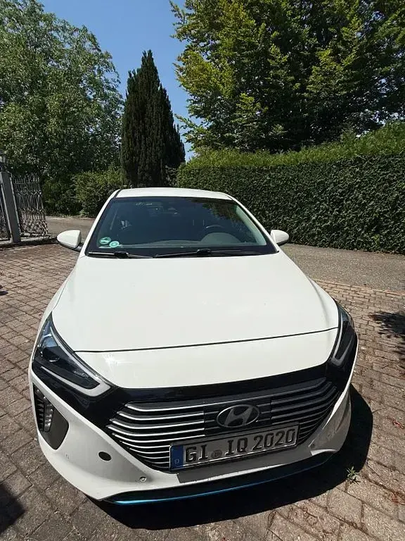 Gebraucht Hyundai Ioniq Premium 141 PS (103 kW) 2016 Weiß Kleinwagen