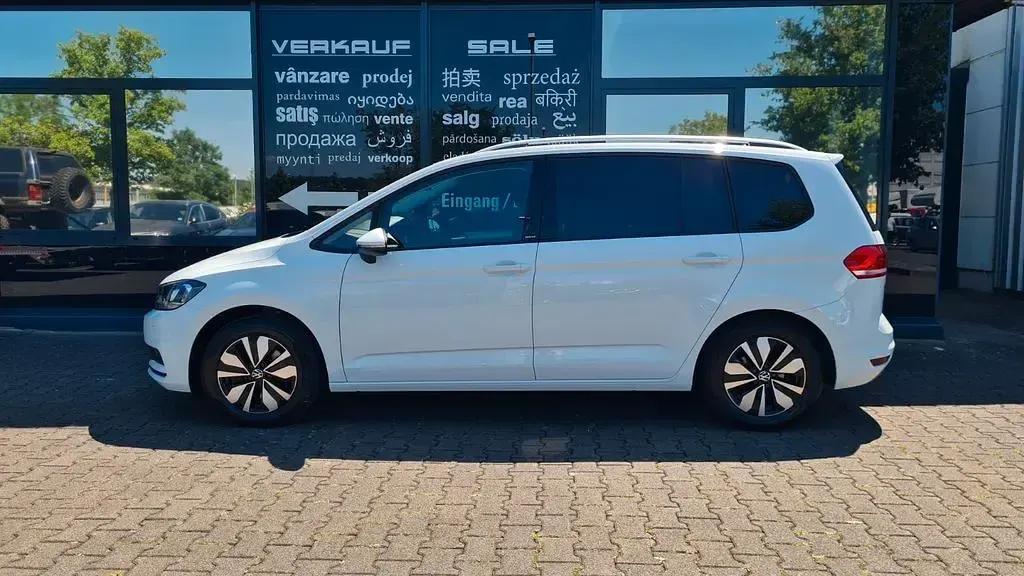 Gebraucht VW Touran Move 122 PS (89 kW) 2024 Pure white Van / Kleinbus