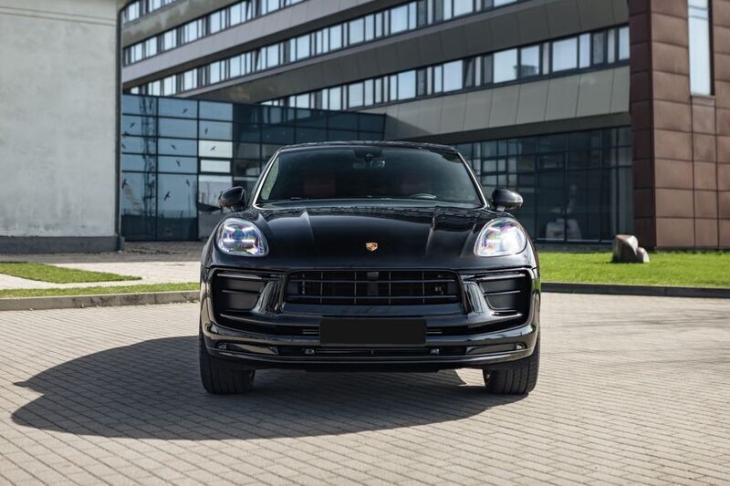 Schwarz Gebraucht 2021 Porsche Macan SUV | 49.222 € - Bild 1/4