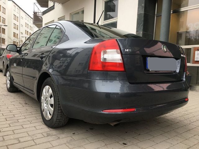 Gebraucht Skoda Octavia Family 139 PS (102 kW) 2012 Grau metallic Limousine