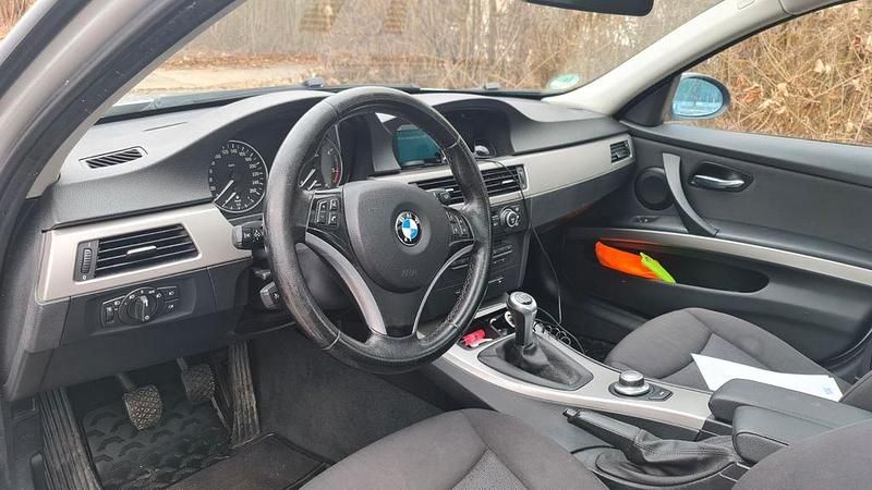 Gebraucht BMW 320 163 PS (119 kW) 2007 Silber Kombi