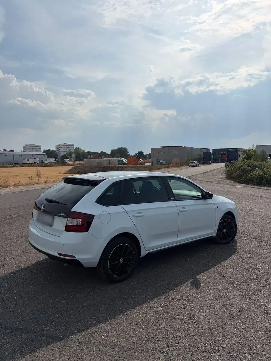 Gebraucht Skoda Rapid Monte Carlo 105 PS (77 kW) 2015 Weiß Kleinwagen