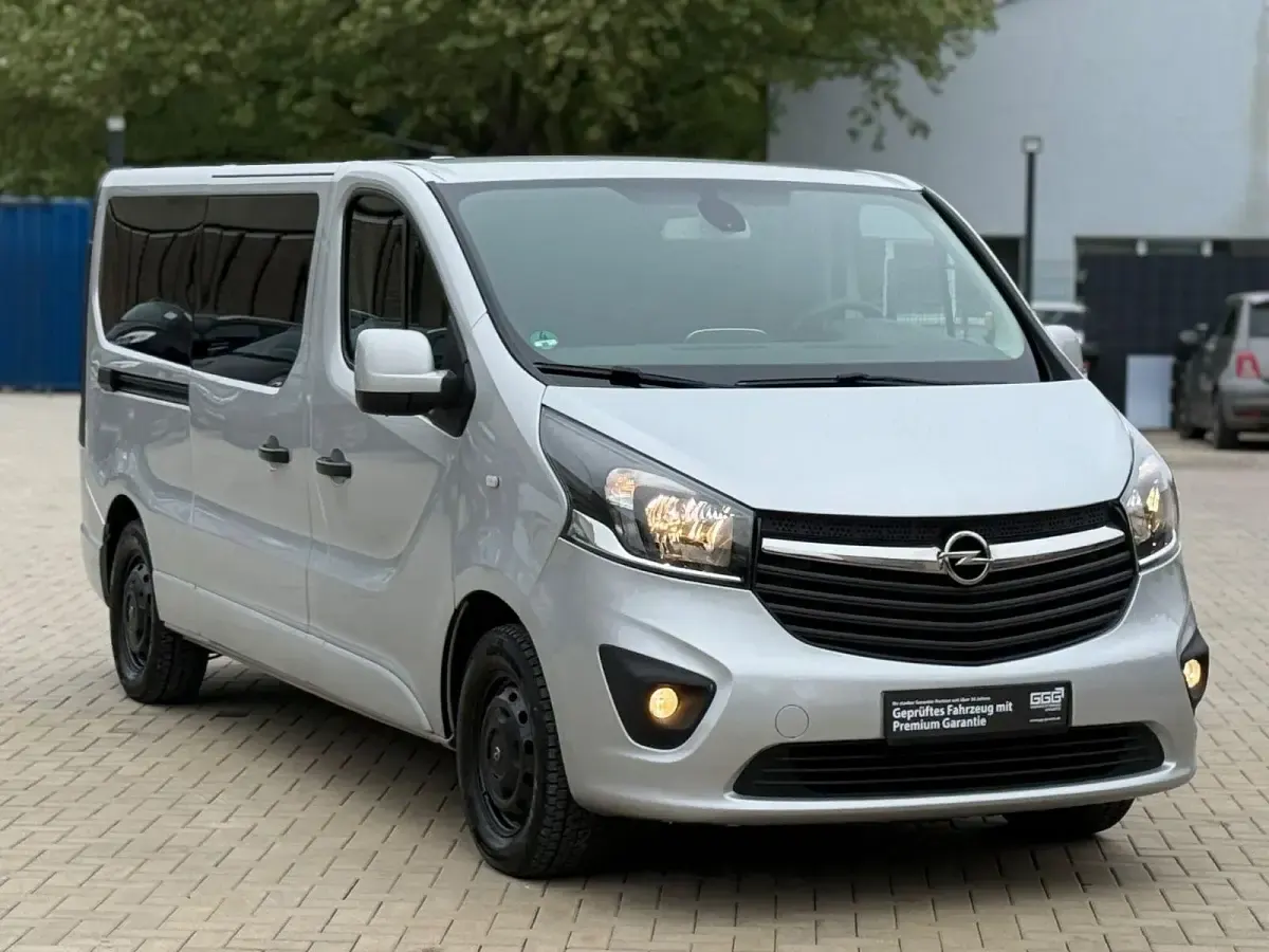 Używany Opel Vivaro 116 KM (85 kW) 2015 Szary Minivan