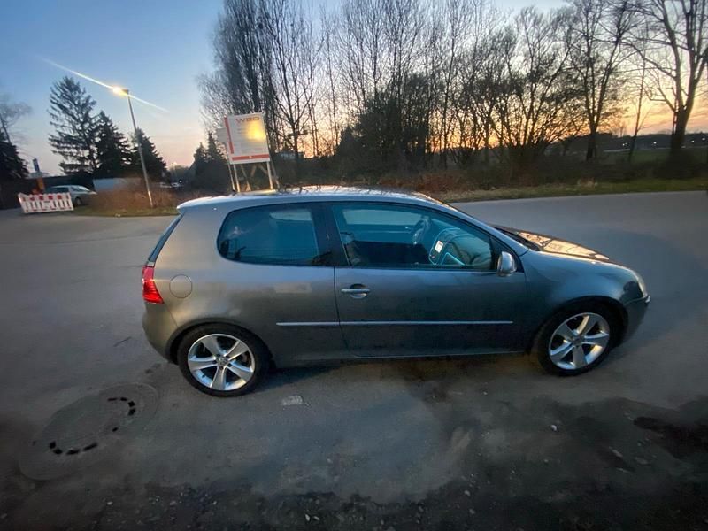 Gebraucht VW Golf V 80 PS (58 kW) 2007 Grau Kleinwagen