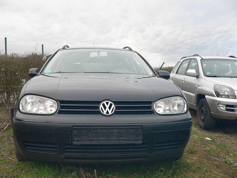 Gebraucht VW Golf IV Basis 101 PS (74 kW) 2004 Schwarz Kombi