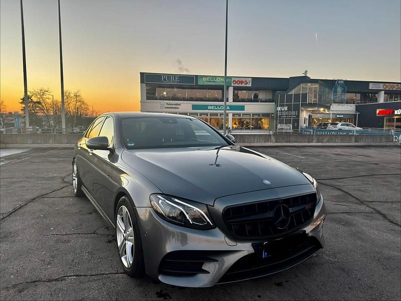 Gebraucht Mercedes E400 AMG line 333 PS (244 kW) 2017 Grau Limousine