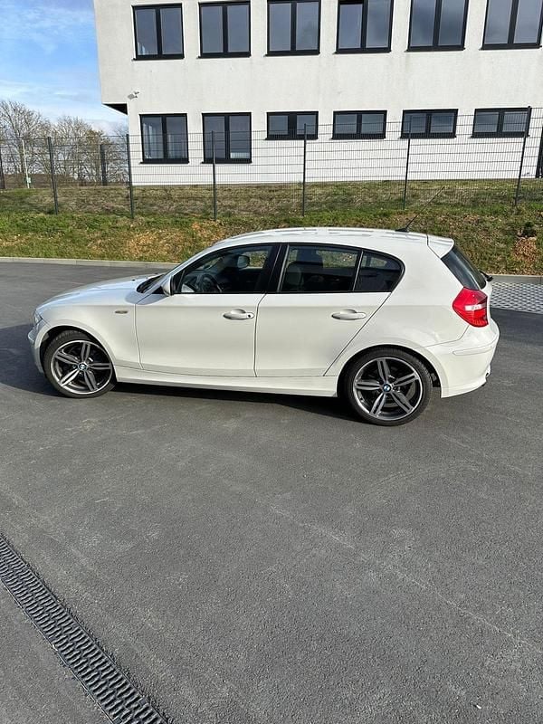 Gebraucht BMW 116 Advantage 122 PS (89 kW) 2011 Weiß Kleinwagen