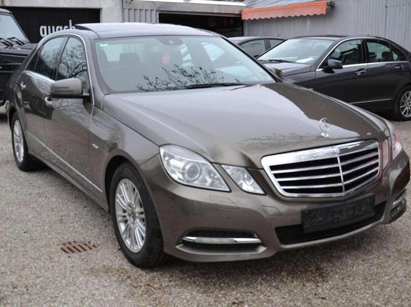 Gebraucht Mercedes E250 204 PS (150 kW) 2009 Indiumgrau  metalliclack Limousine