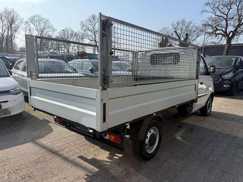 Second-hand Piaggio Porter 106 CP (77 kW) 2023 Alb SUV