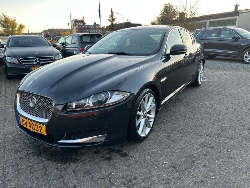 Braun Gebraucht 2012 Jaguar XF Limousine | 7.990 € (Fairer Preis) - Bild 1/4