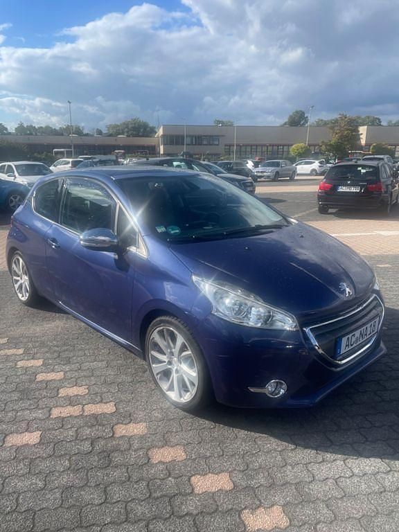 Blau Gebraucht 2013 Peugeot 208 Kleinwagen | 3.200 € (Guter Preis) - Bild 1/4
