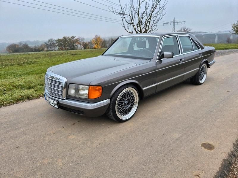 Grau Gebraucht 1980 Mercedes S500 SE Limousine | 16.000 € - Bild 1/4