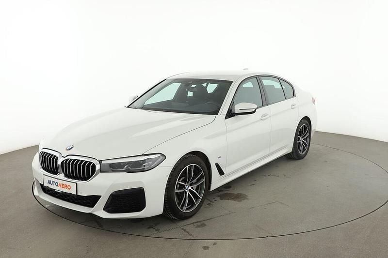 Weiß Gebraucht 2022 BMW 530 M Sport Limousine | 39.880 € (Fairer Preis) - Bild 1/3