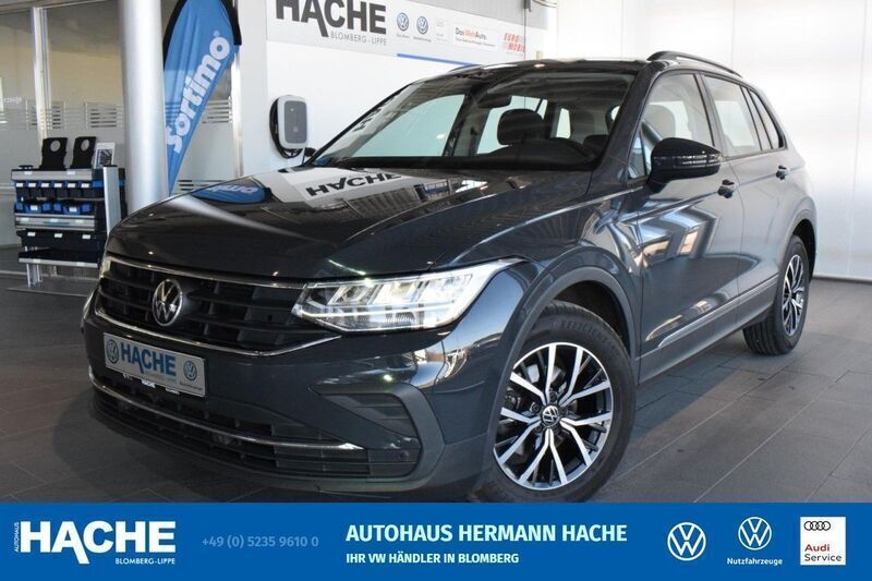 Polsterfarbe: schwarz Gebraucht 2022 VW Tiguan Life SUV | 25.544 € (Fairer Preis) - Bild 1/4