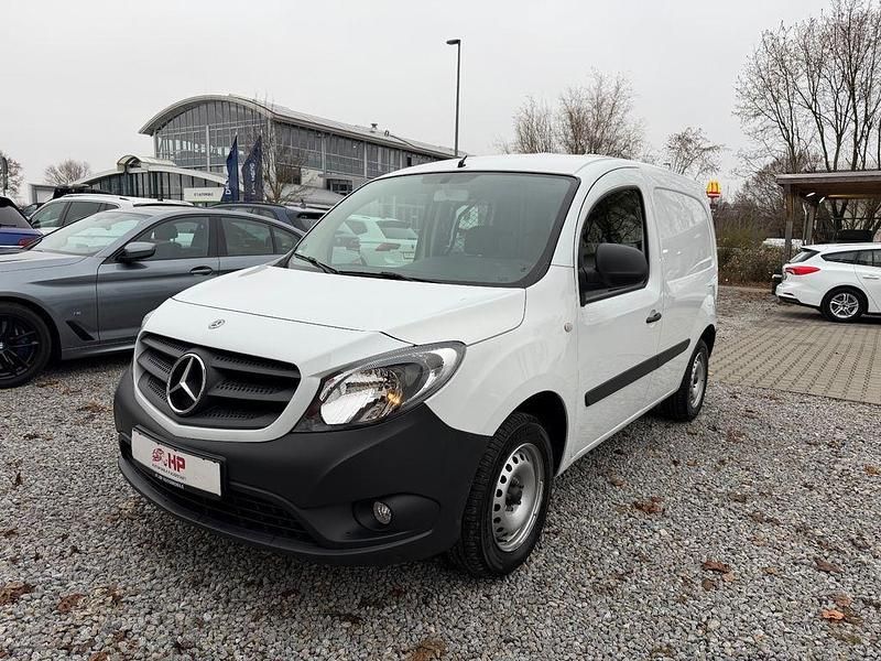 Weiß Gebraucht 2020 Mercedes Citan 109 Van / Kleinbus | 11.999 € (Fairer Preis) - Bild 1/4