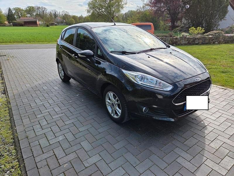 Gebraucht Ford Fiesta Celebration 101 PS (74 kW) 2017 Schwarz Limousine