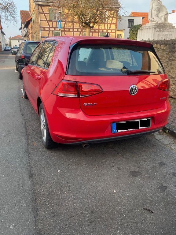 Rot Gebraucht 2014 VW Golf VII Trendline Limousine | 7.999 € (Guter Preis) - Bild 1/4