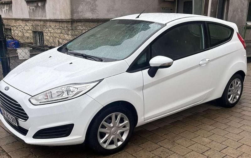 Weiß Gebraucht 2015 Ford Fiesta Trend Kleinwagen | 6.500 € (Fairer Preis) - Bild 1/3